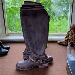 Freebies by Steven  Tall Boots, size 8,to the knee